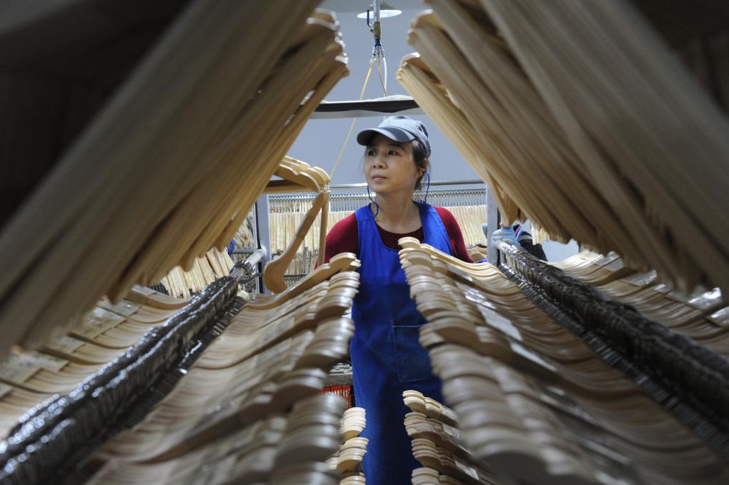 起|为衣做架“挂”出来的80亿元“衣架产业”麻将胡了模拟器中国经济样本观察·“镇”了不(图2) 起|为衣做架“挂”出来的80亿元“衣架产业”麻将胡了模拟器中国经济样本观察·“镇”了不(图2)